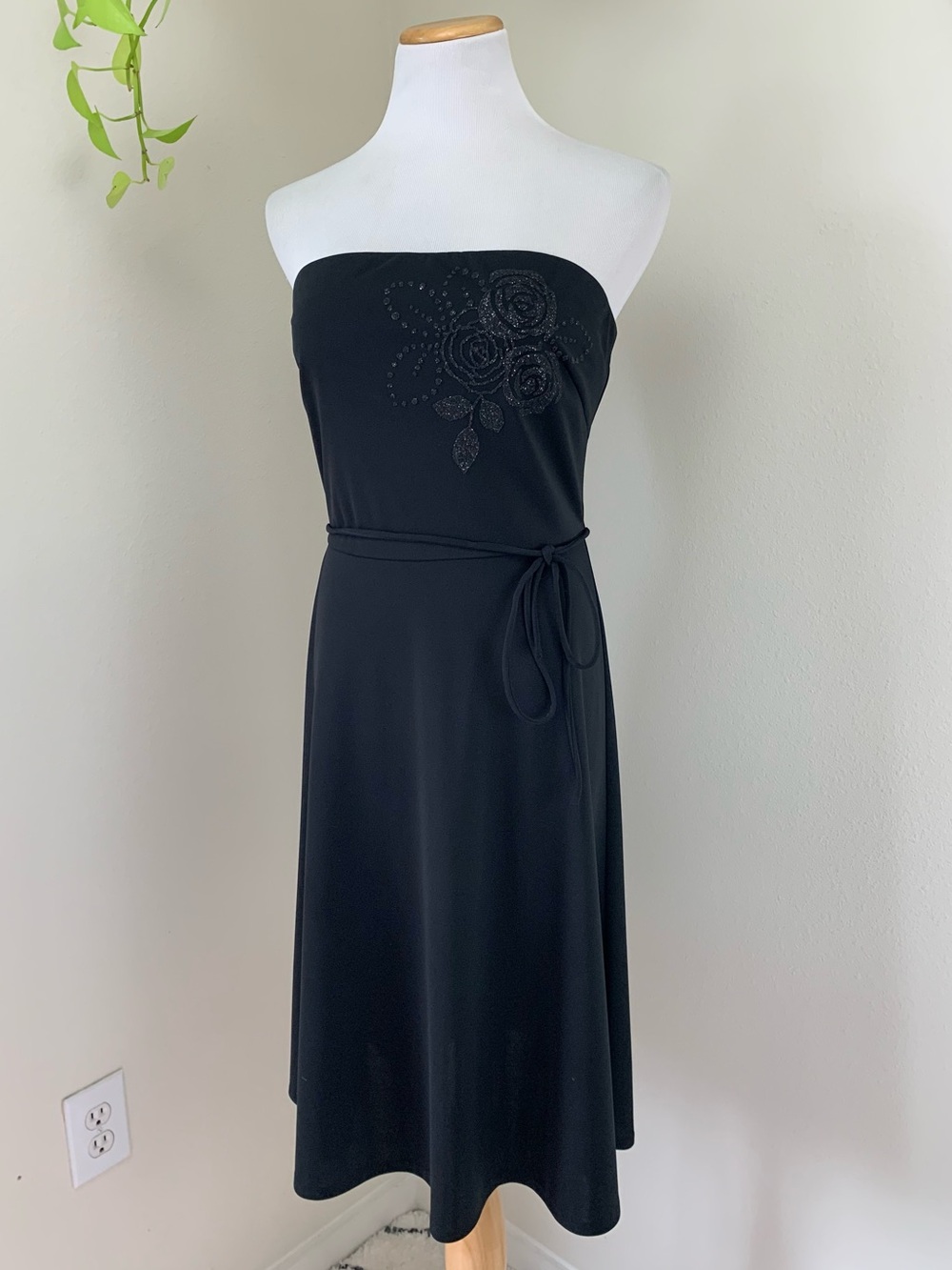 Y2K Vintage Express Strapless Black A-Line Dress with Embellished Rose Detail